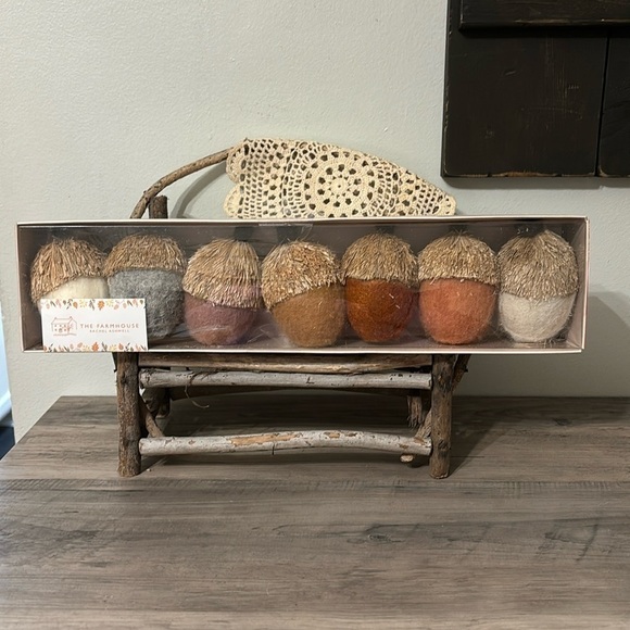 NIB THE FARMHOUSE BY RACHEL ASHWELL Set Of 7 Wool FELTED  Acorns - Picture 1 of 13